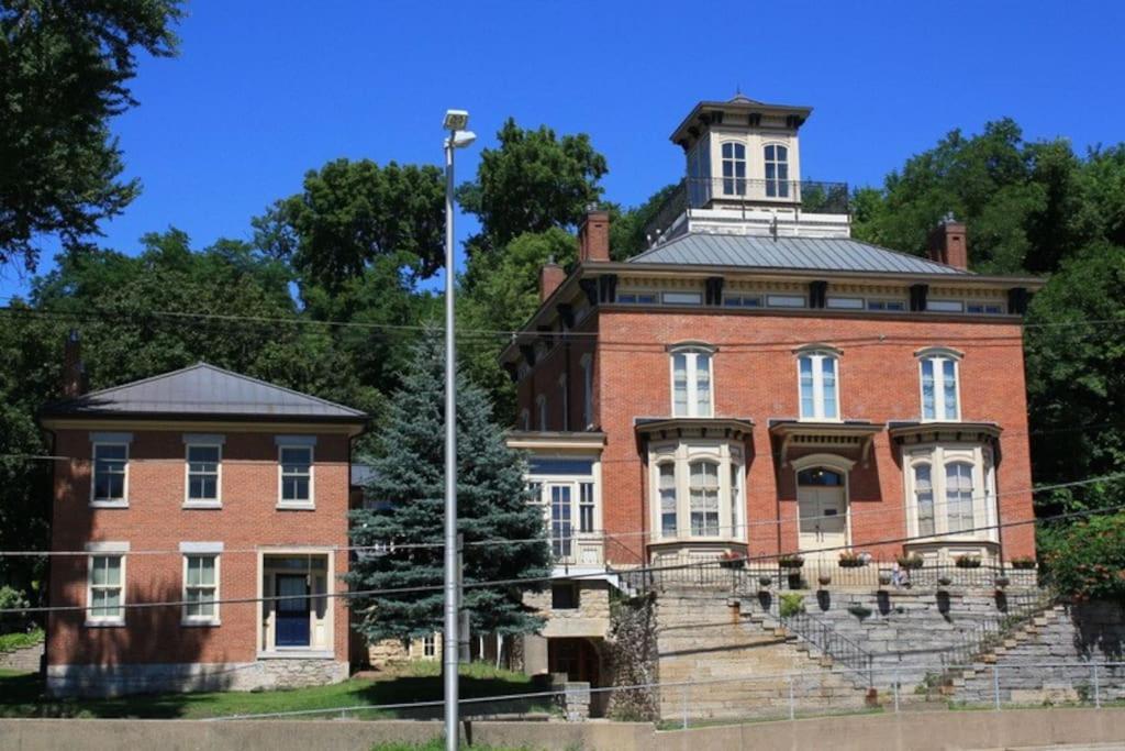 Merry Mansion East Dubuque Extérieur photo